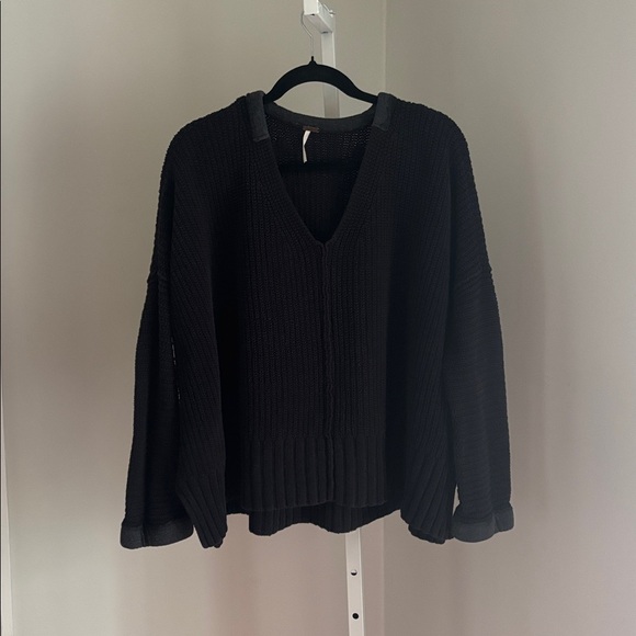 Free People Black Take Over Me Cozy Black Oversized V-Neck Sweater Size Small - Picture 2 of 4